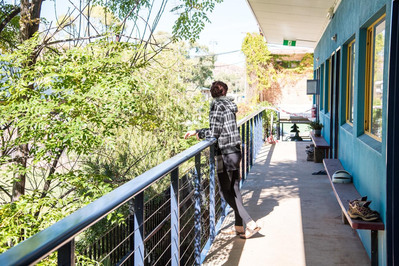 Jump Inn Alice Budget Accommodation Alice Springs Buitenkant foto