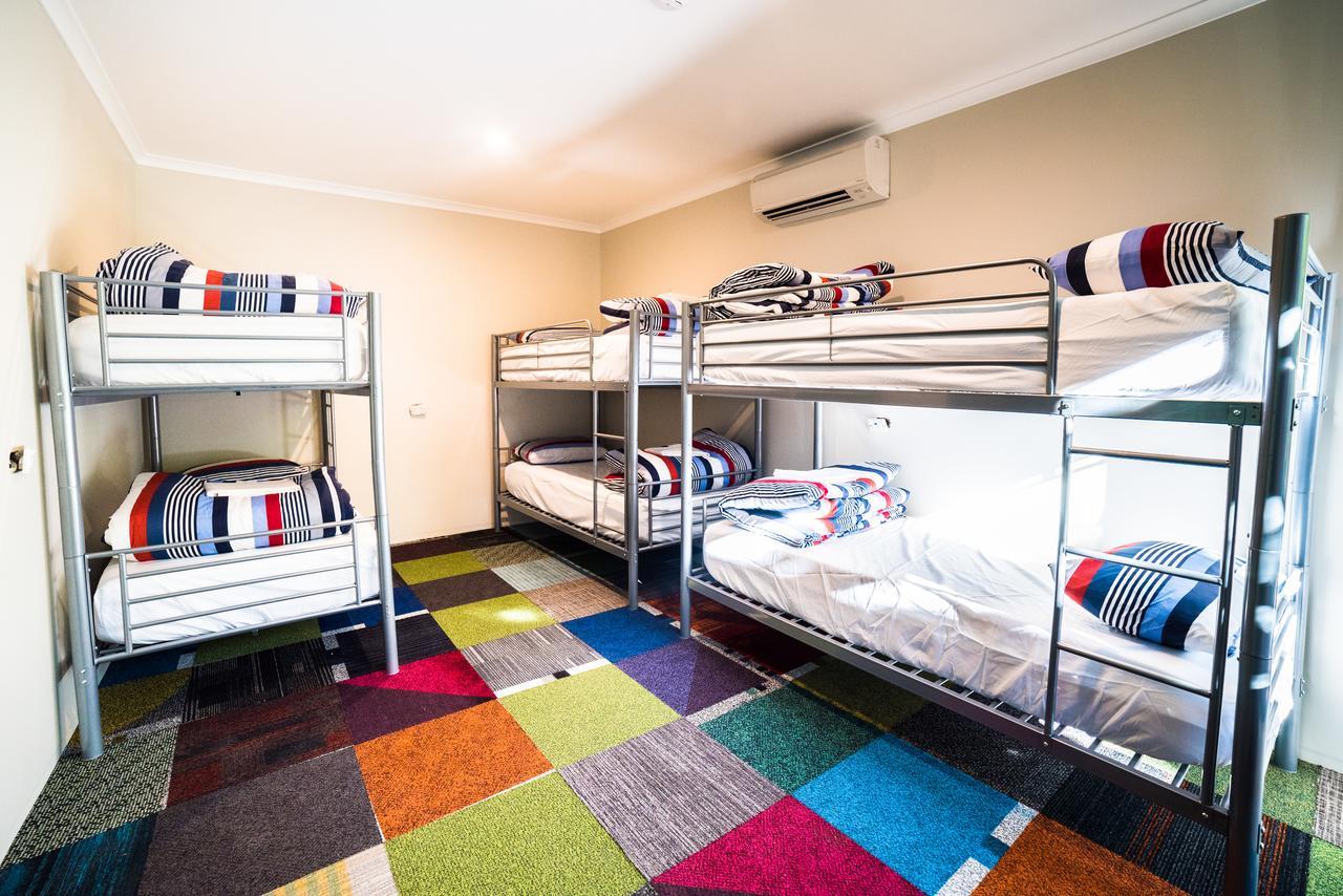 Jump Inn Alice Budget Accommodation Alice Springs Buitenkant foto