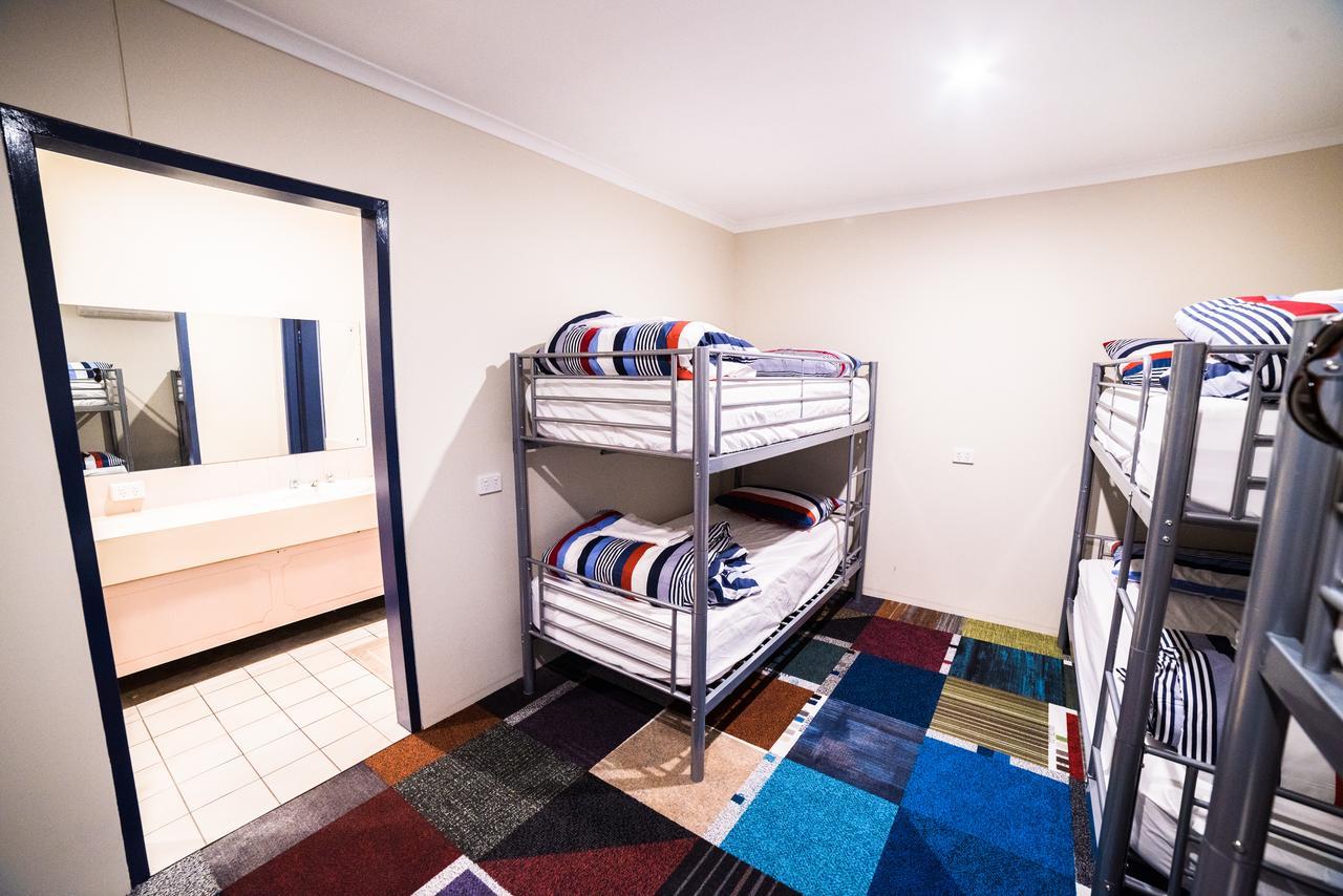 Jump Inn Alice Budget Accommodation Alice Springs Buitenkant foto