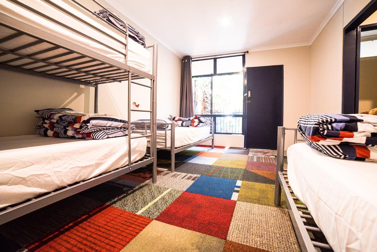 Jump Inn Alice Budget Accommodation Alice Springs Buitenkant foto