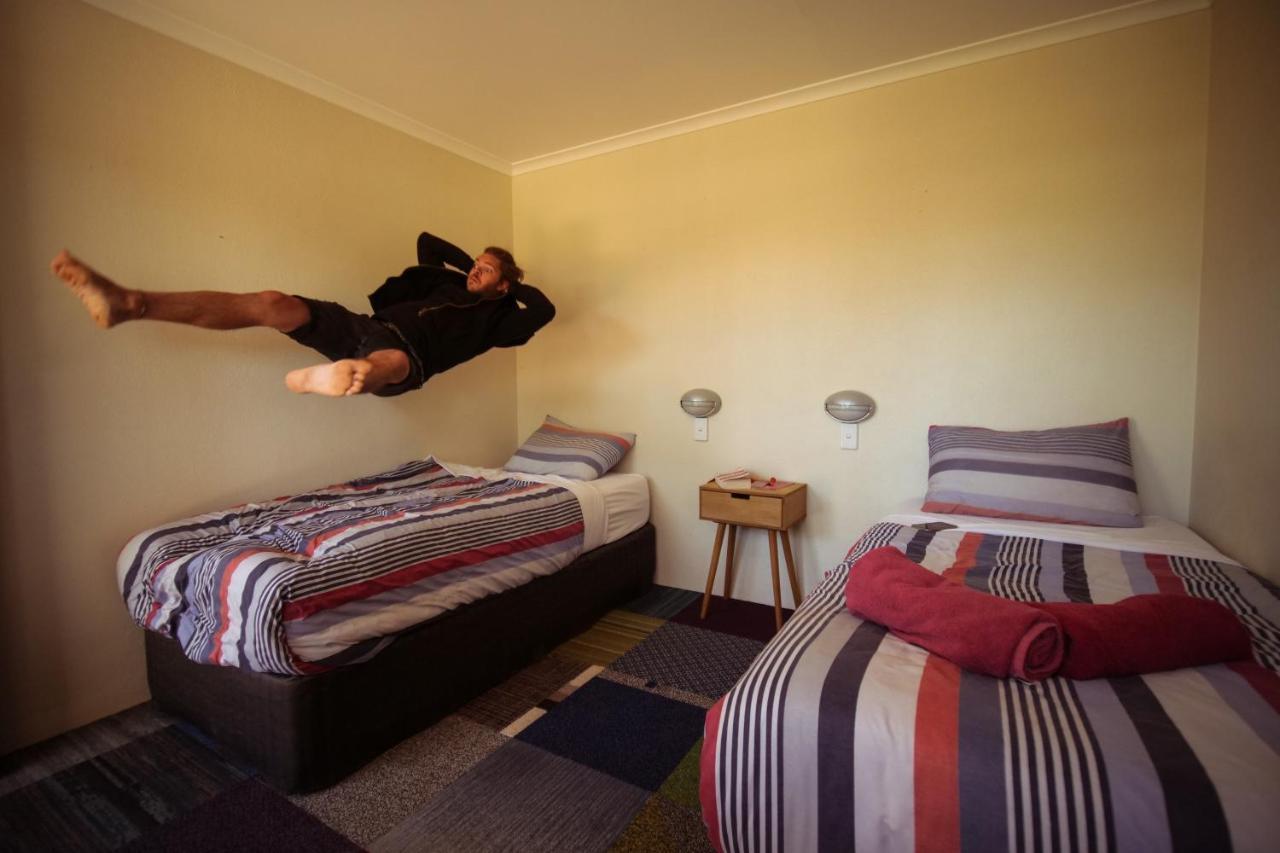 Jump Inn Alice Budget Accommodation Alice Springs Buitenkant foto