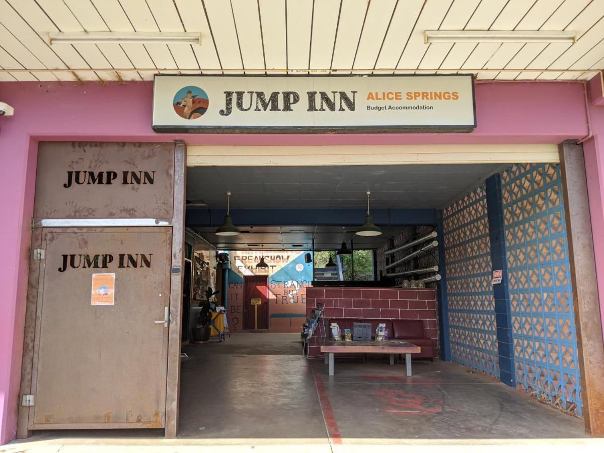 Jump Inn Alice Budget Accommodation Alice Springs Buitenkant foto