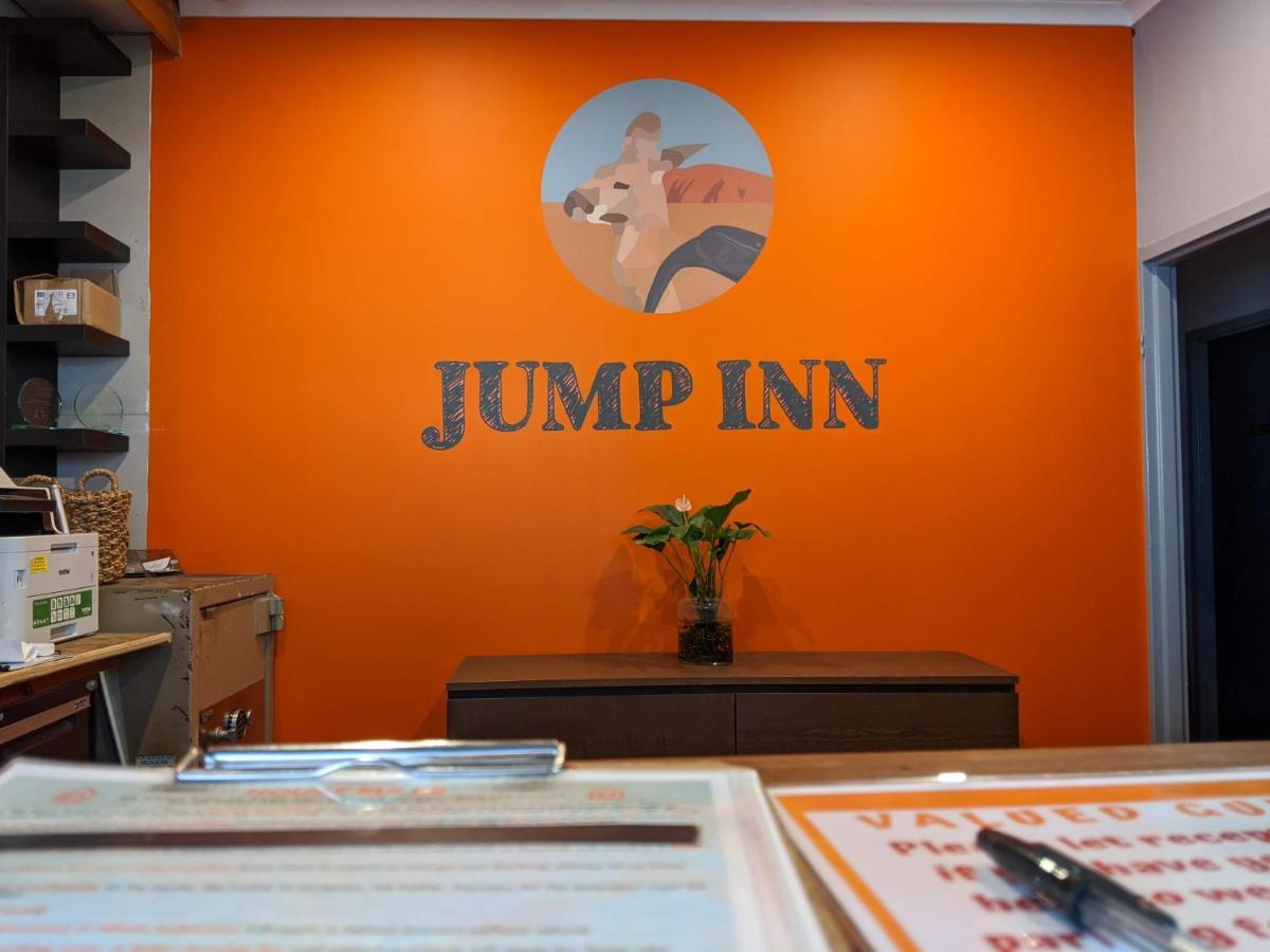 Jump Inn Alice Budget Accommodation Alice Springs Buitenkant foto