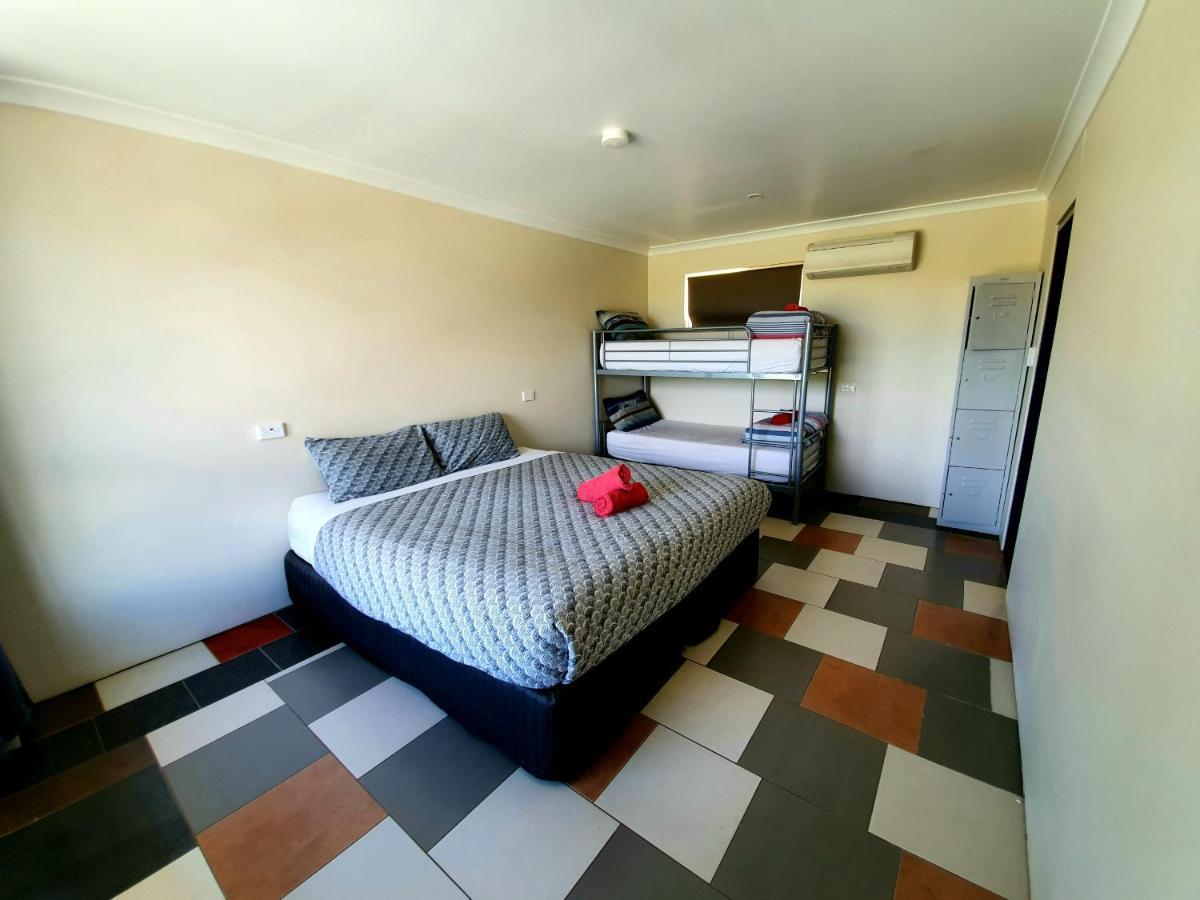 Jump Inn Alice Budget Accommodation Alice Springs Buitenkant foto