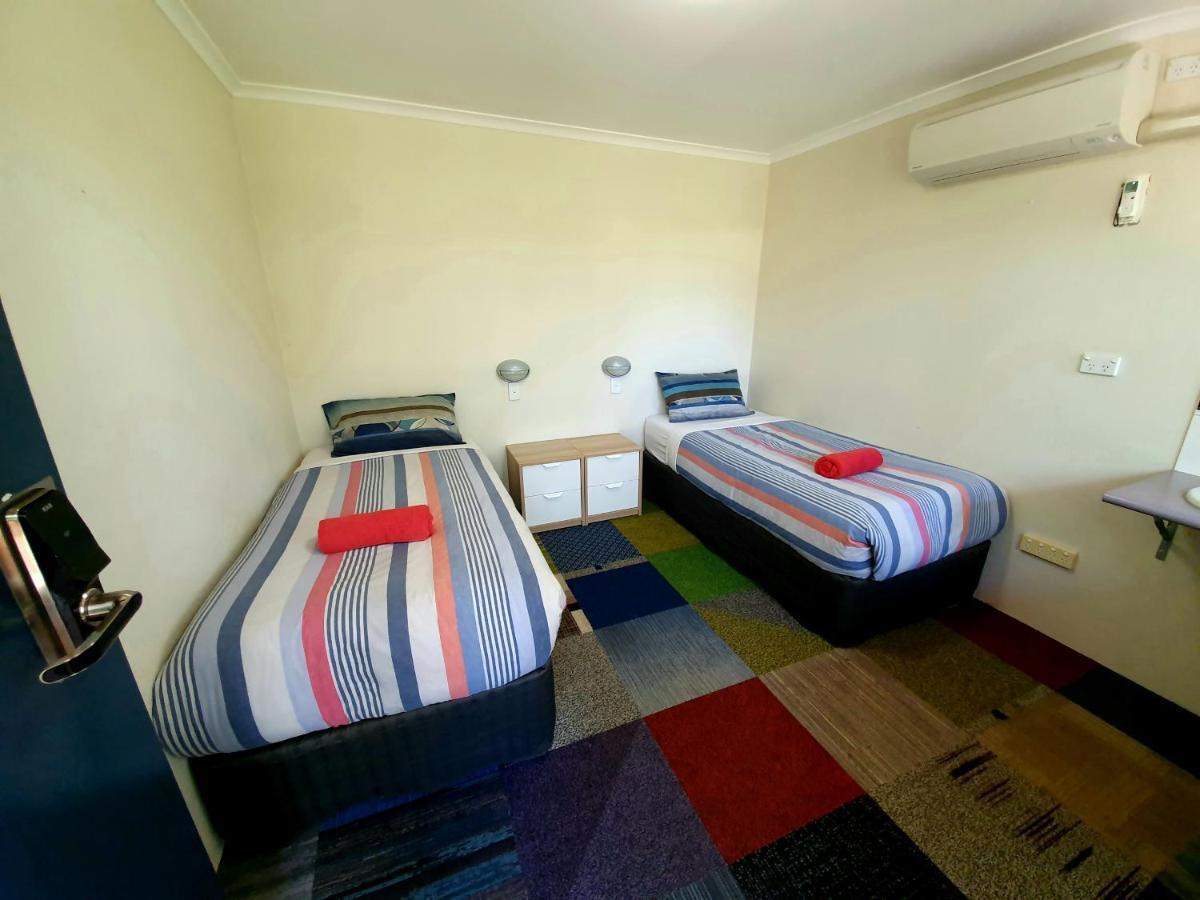 Jump Inn Alice Budget Accommodation Alice Springs Buitenkant foto