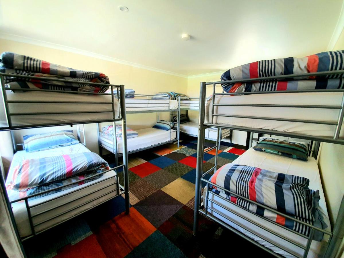 Jump Inn Alice Budget Accommodation Alice Springs Buitenkant foto