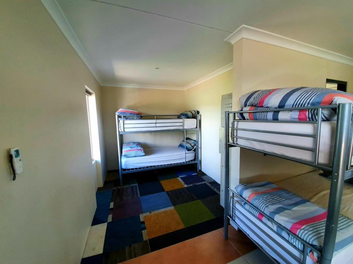 Jump Inn Alice Budget Accommodation Alice Springs Buitenkant foto