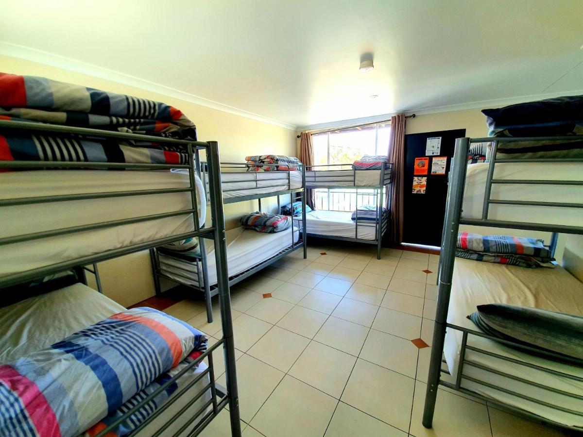 Jump Inn Alice Budget Accommodation Alice Springs Buitenkant foto